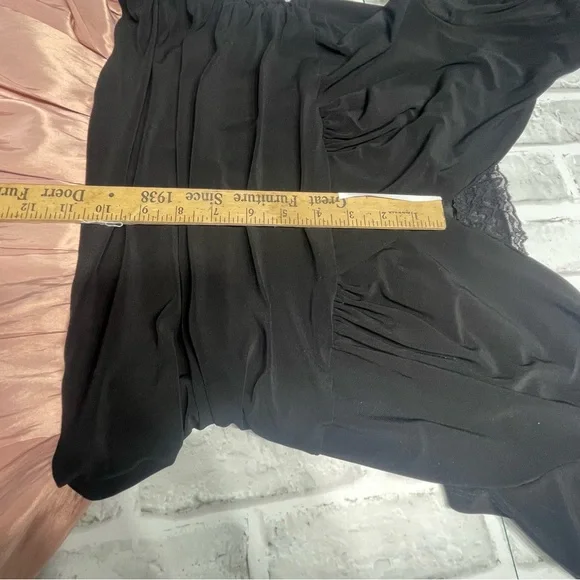 J.R.Nites by Carolin black-top dress with a pink A-line skirt. Size 16. Roses - Picture 13 of 16